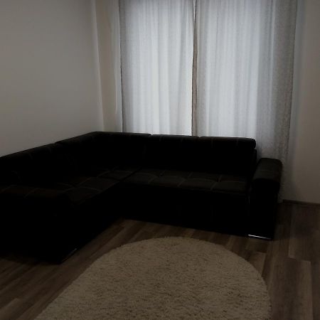 Gil Apartments, On Mynaiska 18 Ужгород Экстерьер фото