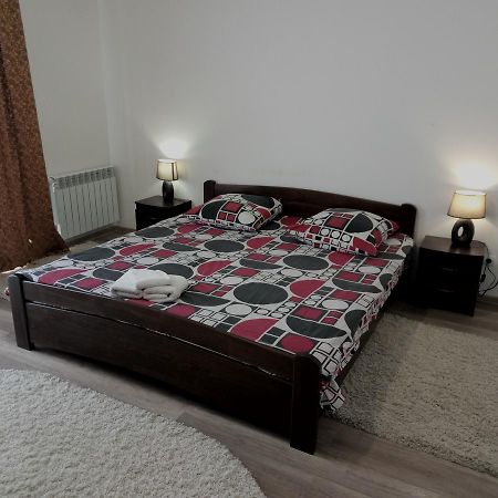 Gil Apartments, On Mynaiska 18 Ужгород Экстерьер фото