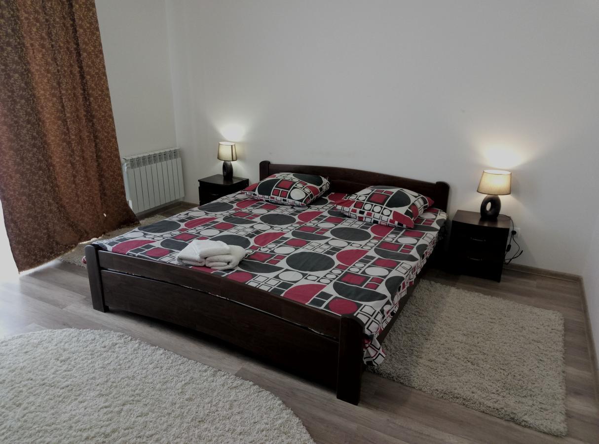 Gil Apartments, On Mynaiska 18 Ужгород Экстерьер фото