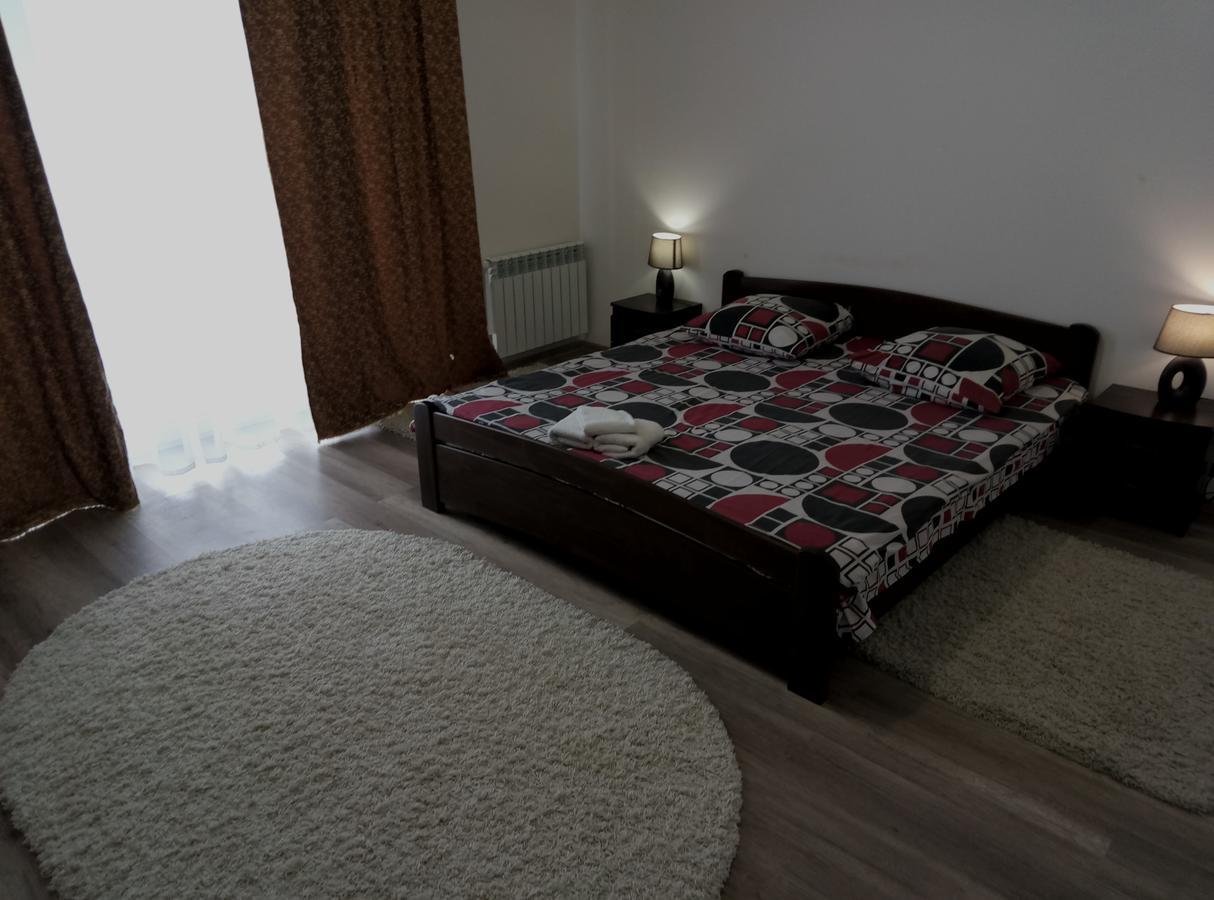 Gil Apartments, On Mynaiska 18 Ужгород Экстерьер фото